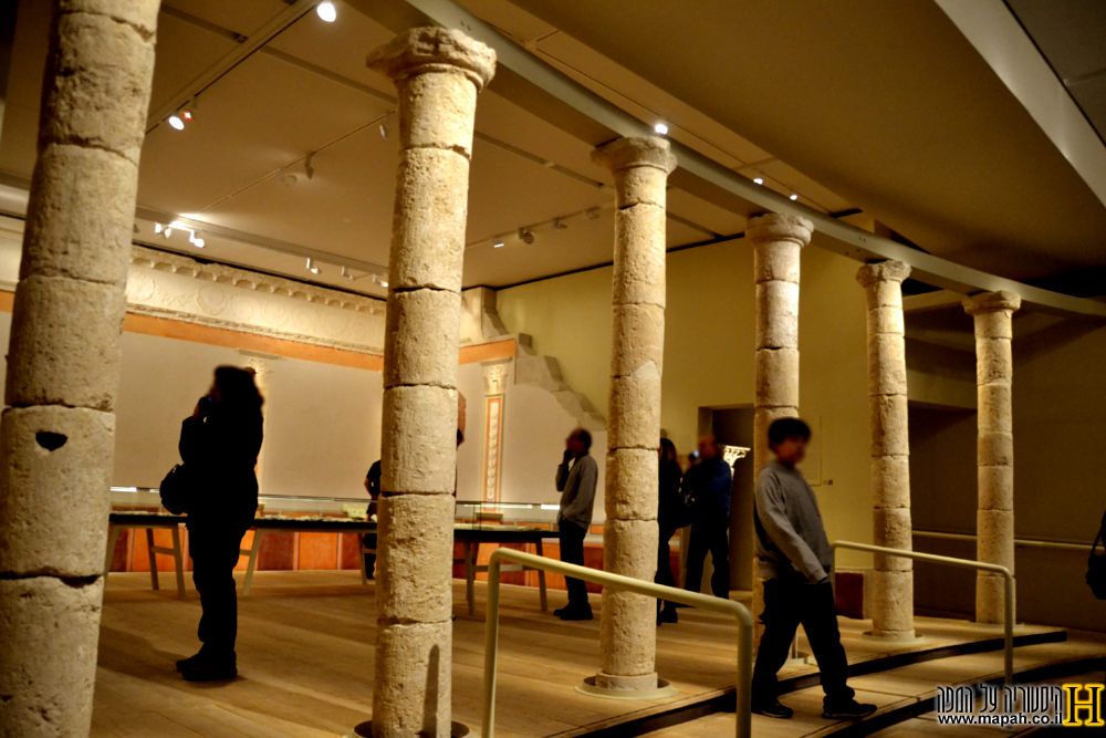 הכניסה להיכל המאוזוליאום שנבנה מחדש במוזיאון ישראל לתערוכה - צילום: אפי אליאן