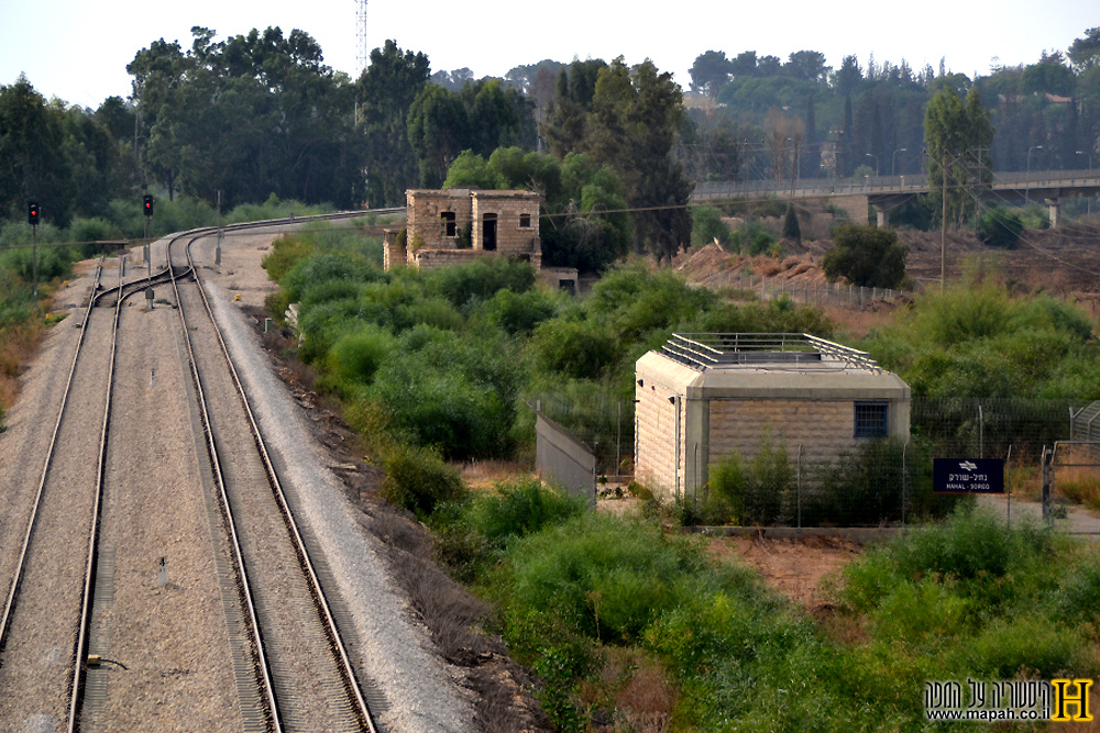 מסילת הרכבת לצד התחנה ההיסטורית שורק - צילום: אפי אליאן 2012