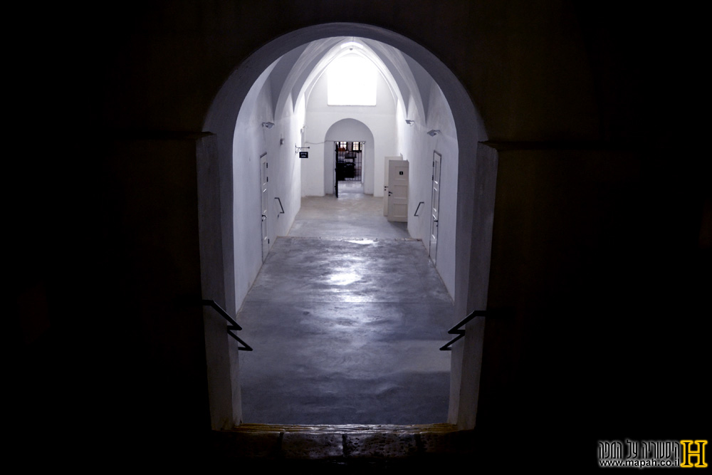 פרוזדור בכניסה למוזיאון אסירי המחתרות בירושלים - צילום: אפי אליאן