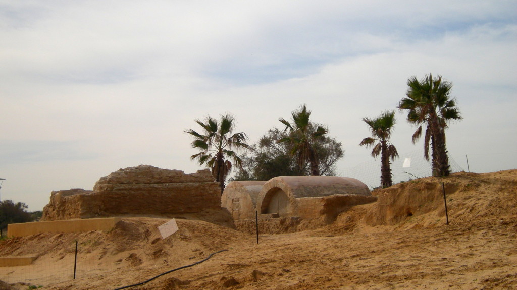 אחוזות הקבר שנחשפו באשדוד - צילום: סער גנור, באדיבות רשות העתיקות