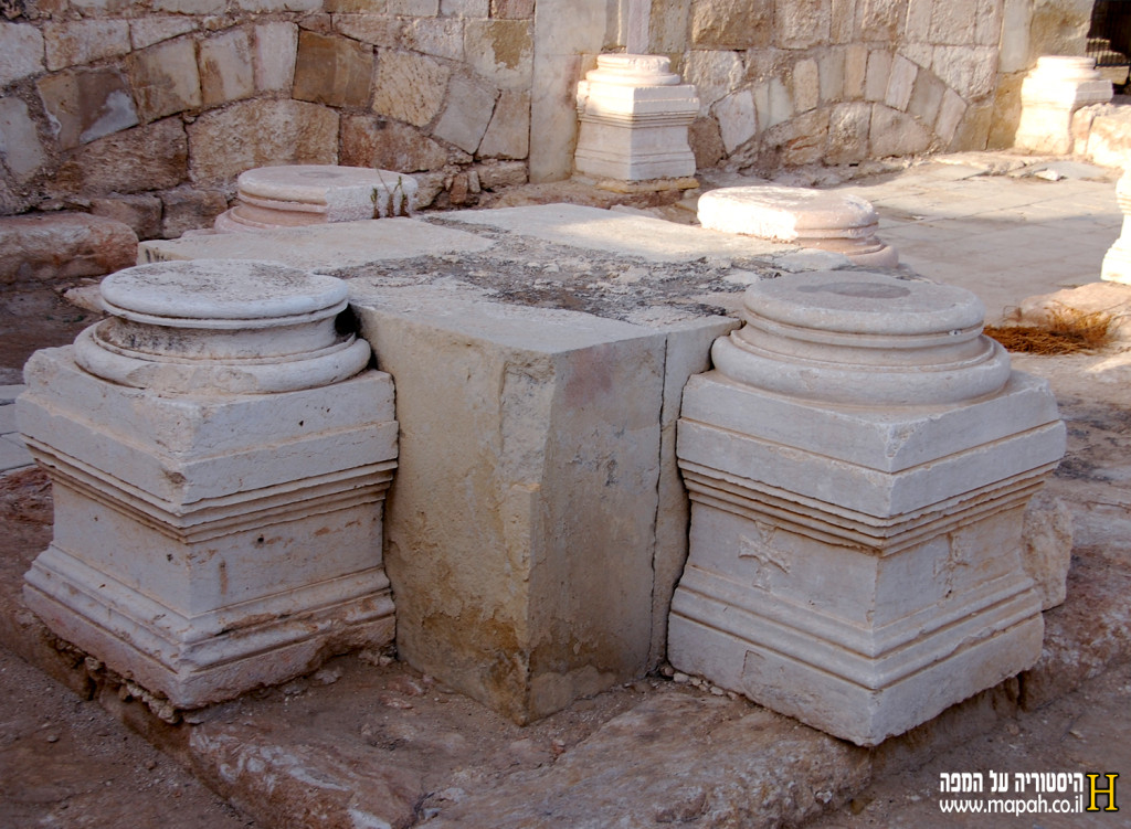 שרידי עמודי הסיטראה הדרומית שנותרו על תילם - צילום אפי אליאן