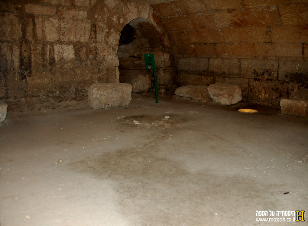 הקמרונות התת קרקעיים בלב המבצר הצלבני - צילום: אפי אליאן