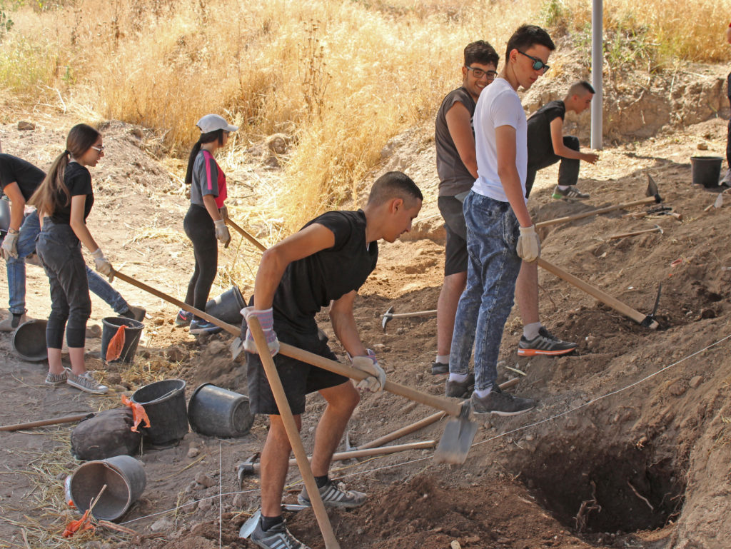 350 תלמידי שכבה י' משתתפים בשבוע חפירות מרוכז עם רשות העתיקות בגליל. צילום: מיקי פלג, רשות העתיקות