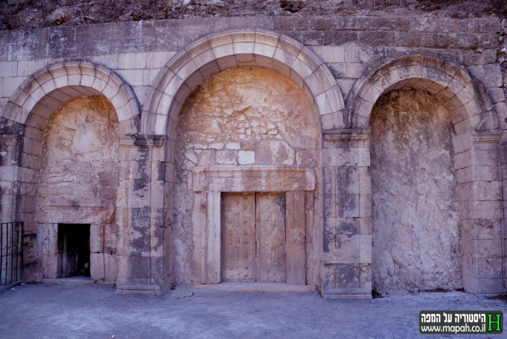 שערי הכניסה לקברו של רבי יהודה הנשיא בבית שערים - צילום: אפי אליאן