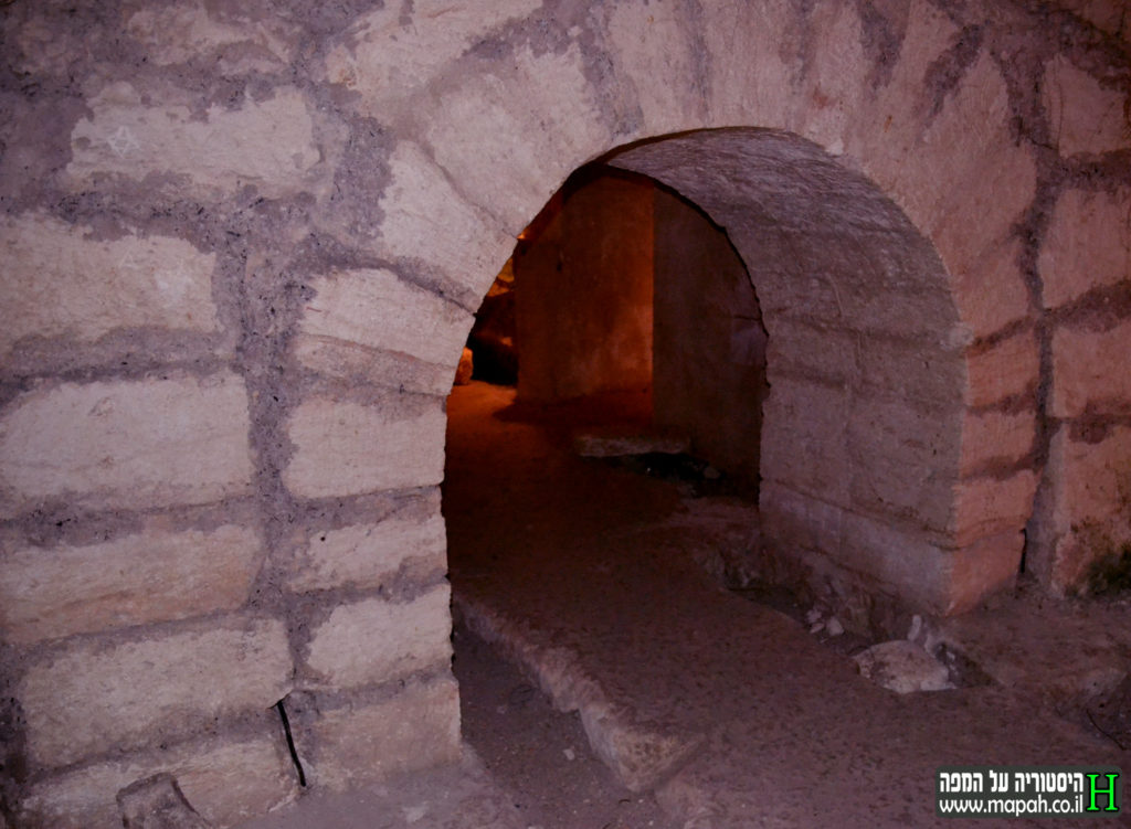הכניסה למערה שם נמצאה האבן עם שמו של רבי גמליאל - צילום: אפי אליאן