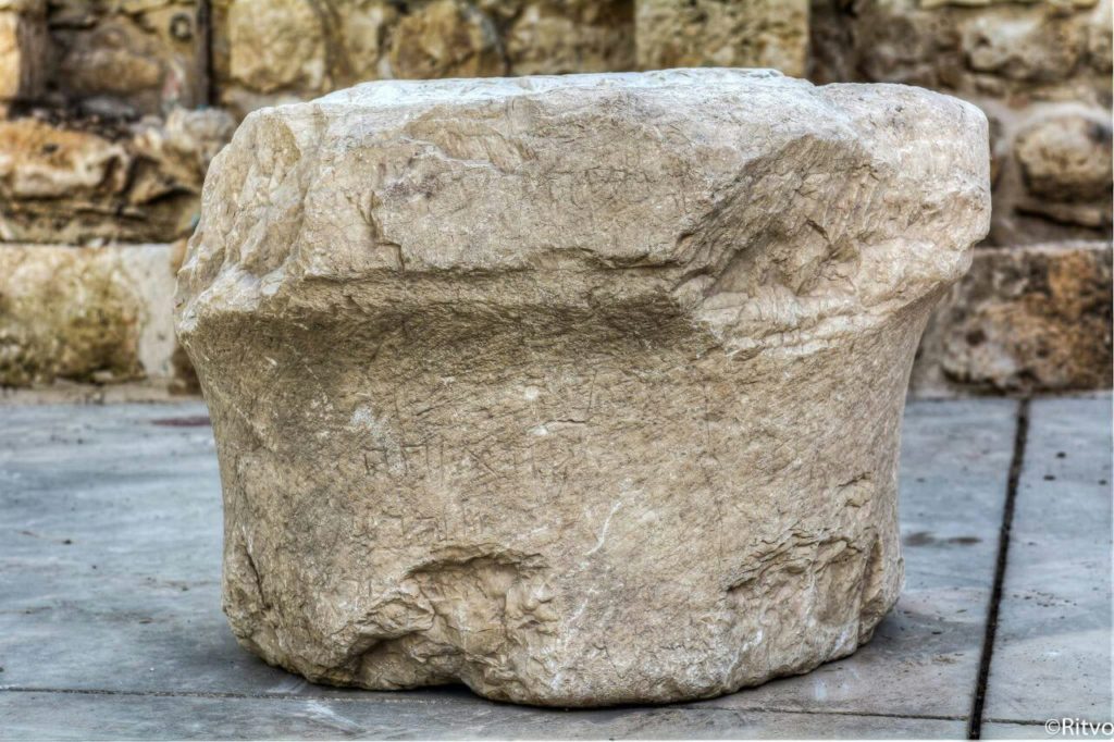 האבן בת ה-1800 שנה צילום: Ritvo, באדיבות בית זינאתי