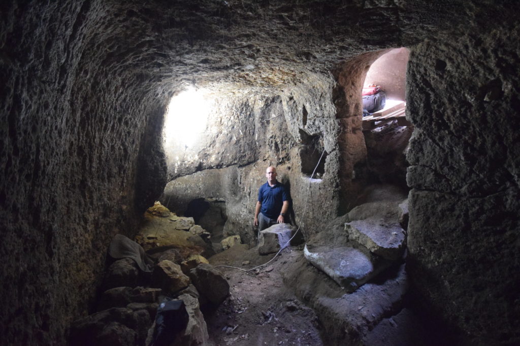 פנים המערה - צילום: רשות העתיקות