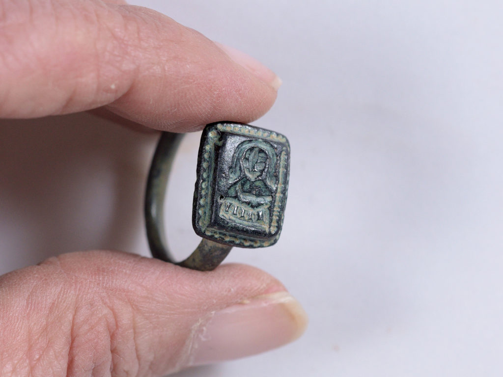 הטבעת. צילום: קלרה עמית, רשות העתיקות
