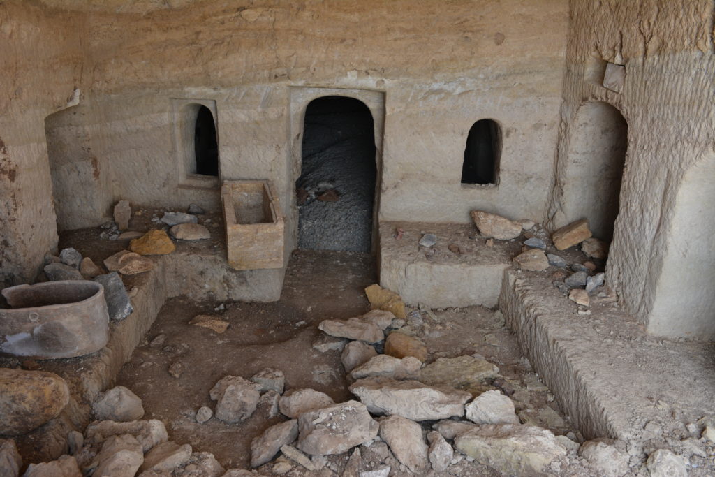 מרכז מערכת הקבורה בטבריה - צילום: מיקי פלג, רשות העתיקות