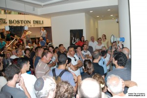 תחילת הסיור בקניון דיזנגוף סנטר - צילום: אפי אליאן