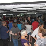 הקהל הרב שהגיע לסיור במעמקי דיזנגוף סנטר - צילום: אפי אליאן