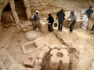 חשיפת בית הבד בשכונת קייזר במודיעין - צילום: אתר רשות העתיקות