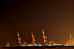 מנופי הנמל של נמל אשדוד בעת פעילותם הלילית - צילום: אפי אליאן