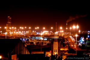 ארובות תחנת הכוח באשדוד כפי שנראות מגבעת יונה באשדוד - צילום: אפי אליאן