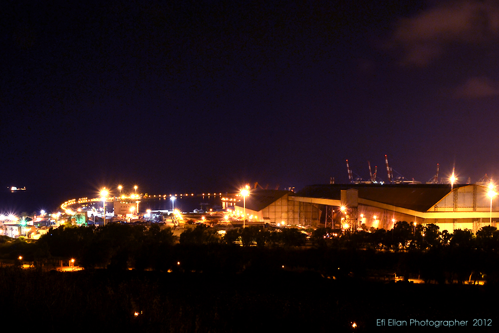 מבט אל המרינה של נמל אשדוד ומנופי הנמל - צילום: אפי אליאן