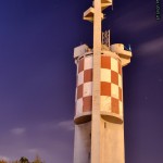 מבט ממערב למזרח על המגדלור בגבעת יונה באשדוד - צילום: אפי אליאן