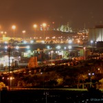 קרונות רכבת העומדים בשורה בנמל אשדוד מול גבעת יונה - צילום: אפי אליאן