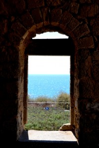 מבט למי הים התיכון מחלקו המערבי של קבר השיח