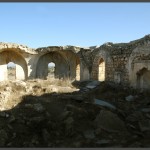 מבט ממערב למזרח לפנים המסגד