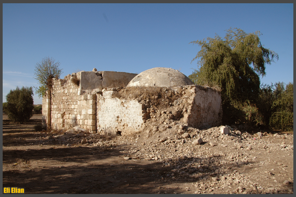 חלקו המזרחי המתפורר של קבר השיח אבו אל קאבל