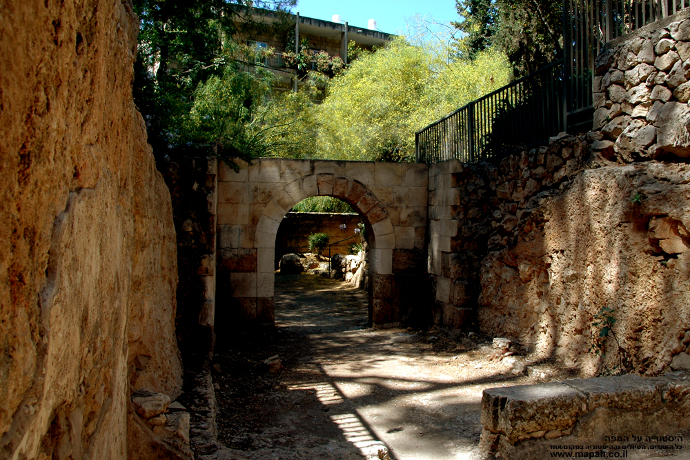 מבט על הסביבה הטבעית של קבר יאסון