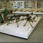 מקלעים קלים בביתן המקלעים במוזיאון בתי האוסף