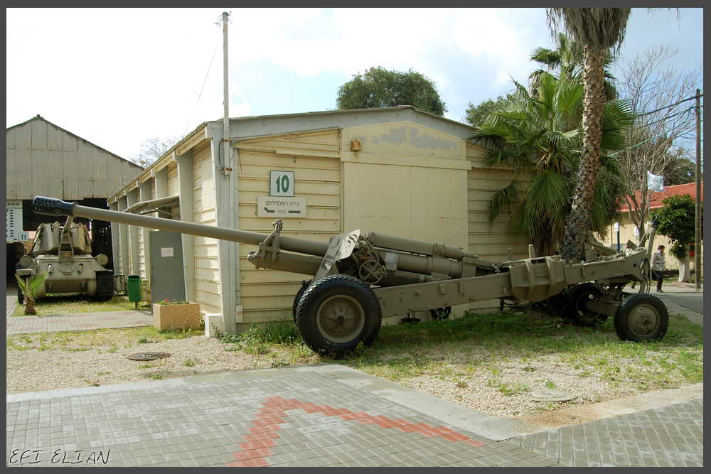 תותח נגד מטוסים כבד במוזיאון בתי האוסף של צה"ל