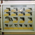 אקדחים שונים תוצרת איטליה