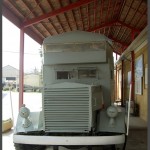 אוטובוס סנדוויץ ממוגן במוזיאון בתי האוסף של צה"ל