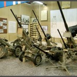 תותחים ומקלעים במוזיאון בתי האוסף של צה"ל