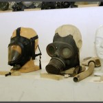 תצוגת מסכות אב"כ במוזיאון בתי האוסף של צה"ל