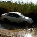 המקום אפשרי למעבר כלי רכב, אך זהירות משלוליות בוץ עמוקות