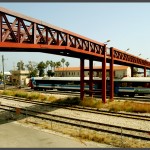 גשר הרכבת והרכבות החולפות מתחתיו במוזיאון הרכבת בחיפה