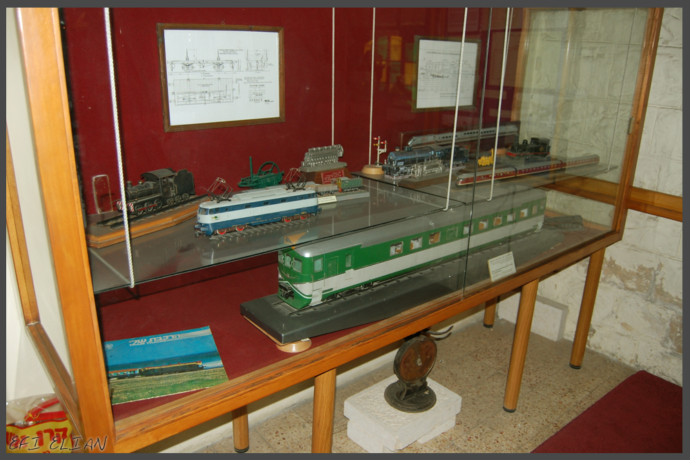 דגמי רכבות בקני מידה שונים במוזיאון הרכבת בחיפה
