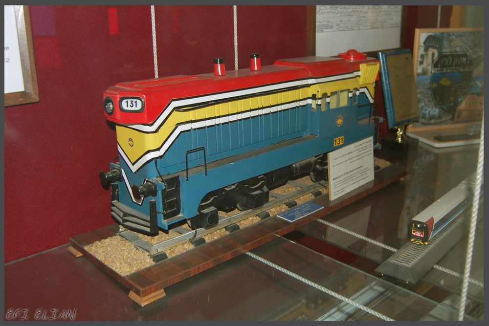 דגם של קטר דיזל מס' 131 של רכבת ישראל