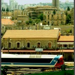 הכלים המוצגים במוזיאון, מבנה התחנה והנוף מאחור של חיפה