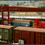 הכלים המוצגים במוזיאון, מבנה התחנה והנוף מאחור של חיפה