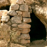 מערת מגורים עתיקה החצובה בסלע