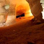 מערה חצובה בסלע בגן הלאומי בית גוברין