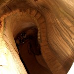 מדרגות לבטן האדמה במערת מאגר מים בבית גוברין