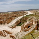 המדרגות המובילות מהחומה העליונה לכניסה לארמון הורדוס