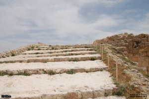 המדרגות העולות לחומה העליונה של ההרודיון