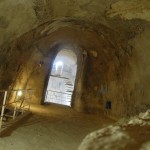 מעבר למערה המובילה למאגר מים לשעת חירום