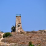 דרך המעלה אל גבעת מגדל המינרה בתל יבנה