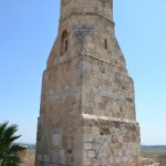 צידו הדרום מערבי של מגדל המינרה בתל יבנה