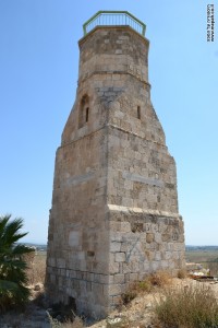 צידו הדרום מערבי של מגדל המינרה בתל יבנה