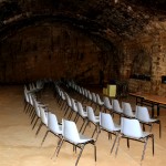 אולם המבקרים במרתפי היין של יקב מקוה ישראל