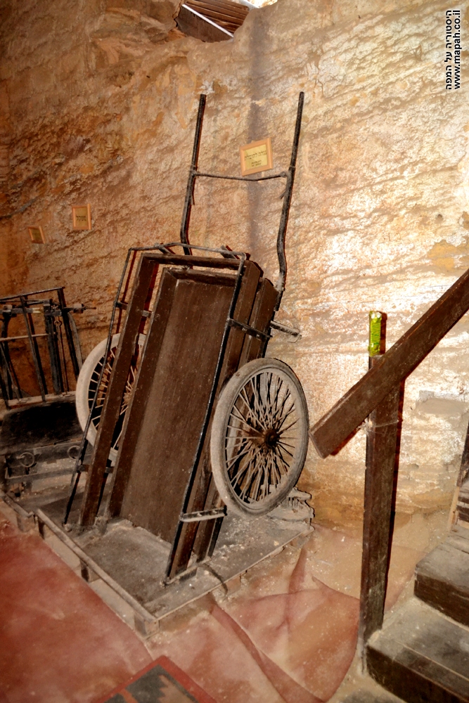 עגלה אשר שימשה להעברת גפן ליקב לשם ייצור יין