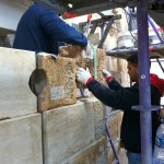 עובדים על שיפוץ ושימור שער האריות - צילום: אבי משיח - רשות העתיקות