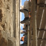 עובדים על שימור שער ציון בחומות העיר ירושלים - צילום: אבי משיח - רשות העתיקות
